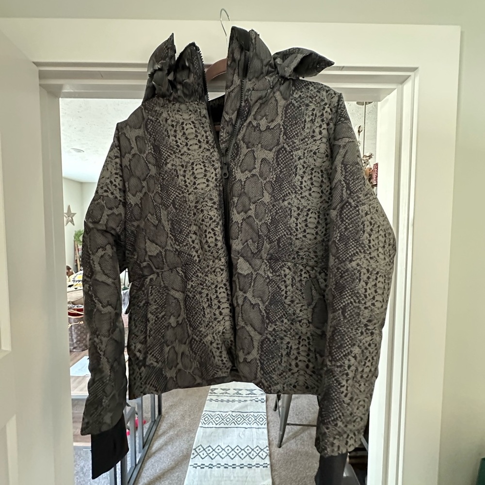 Varley Dorothy Ski Jacket *New* size Medium